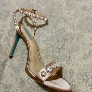 Betsy Johnson Satin Champagne Pearl Stiletto Bridal Shoes Heels 8.5